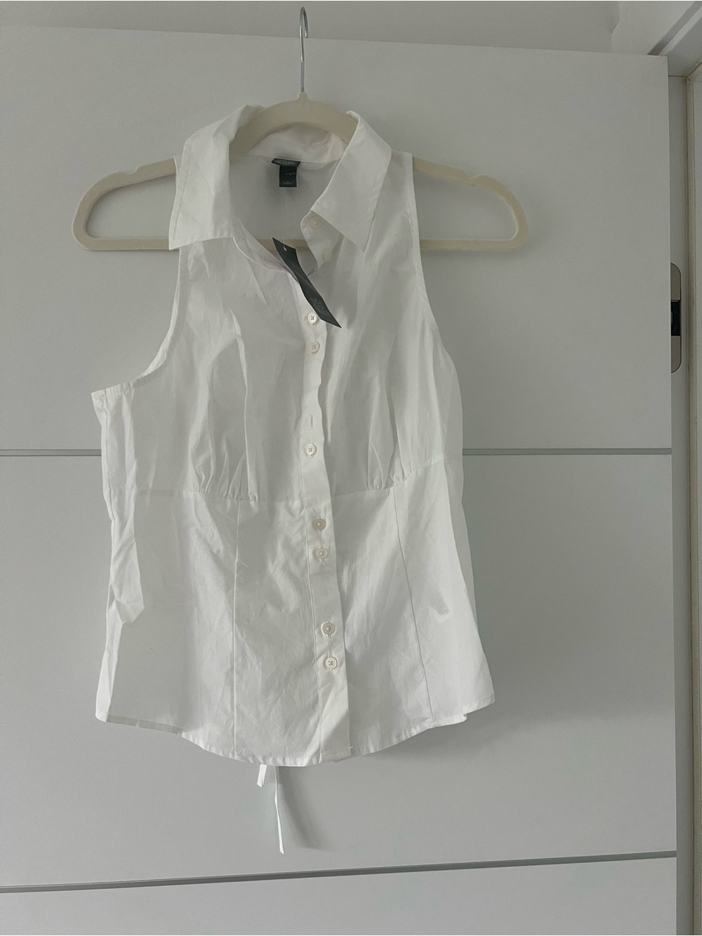Wild Fable Classic White Sleeveless Button-Front Shirt - Women's Top